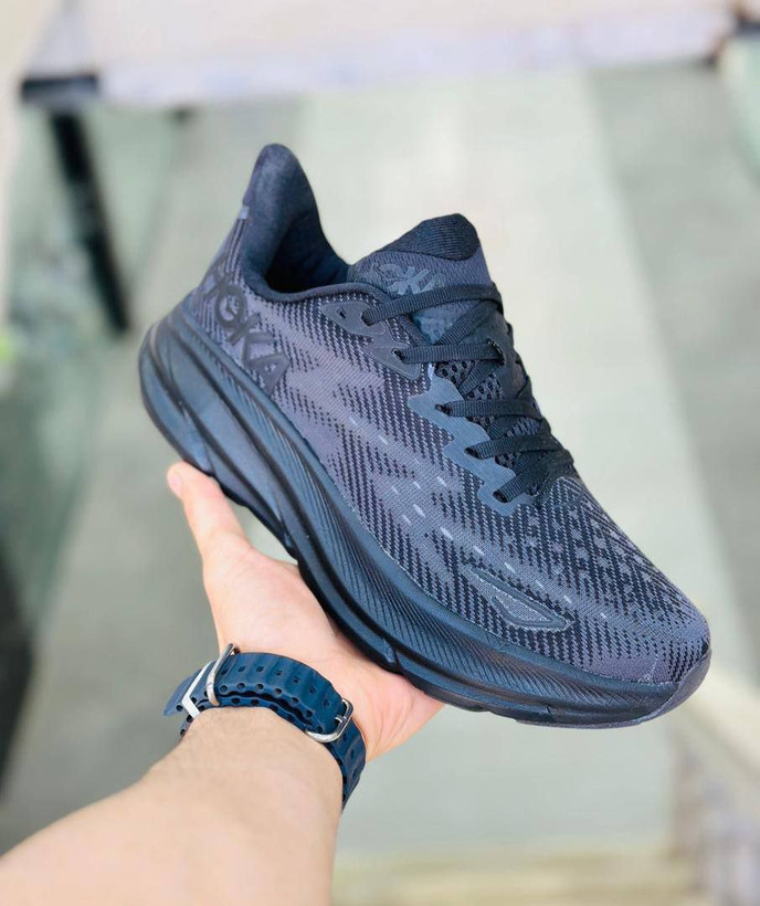 Hoka Clifton 9 made in Vietnam