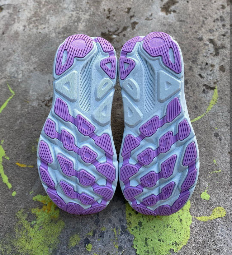 Hoka Clifton 9 made in Vietnam