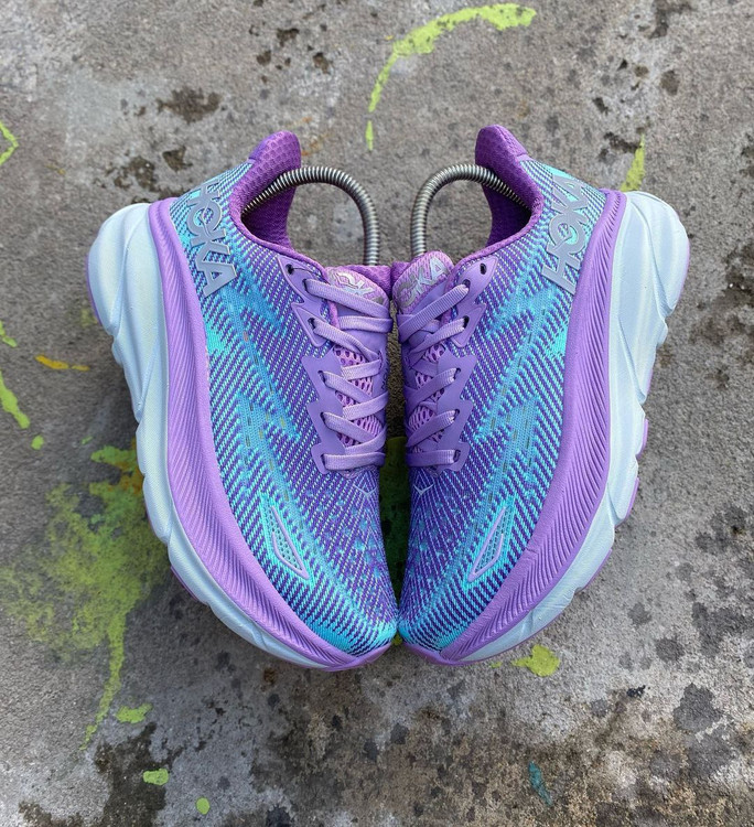 Hoka Clifton 9 made in Vietnam