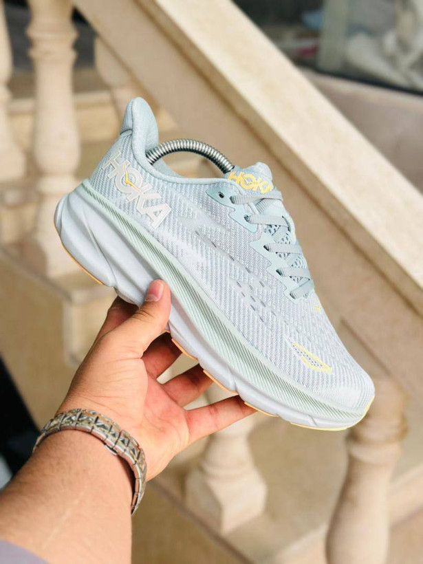 Hoka Clifton 9 made in Vietnam