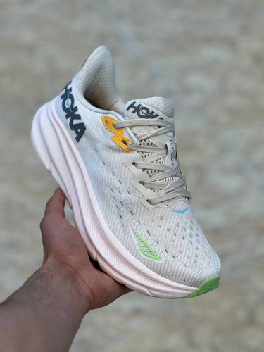 Hoka Clifton 9 made in Vietnam