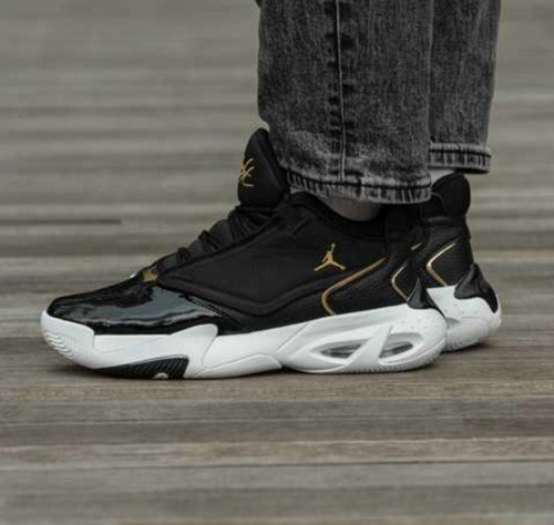 air jordan max aura 4 made in Vietnam