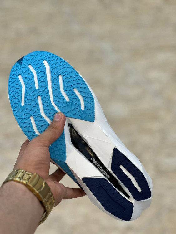 New Balance FuelCell SuperComp Trainer V3 made in Vietnam