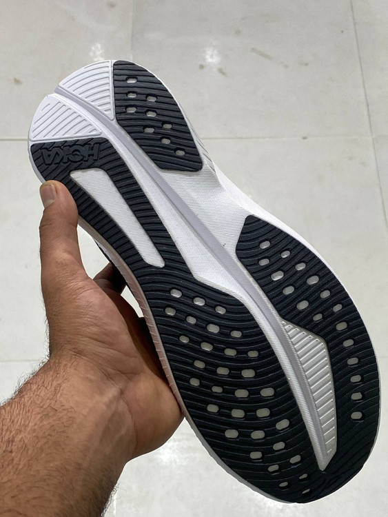 Hoka Mach 6 made in Vietnam