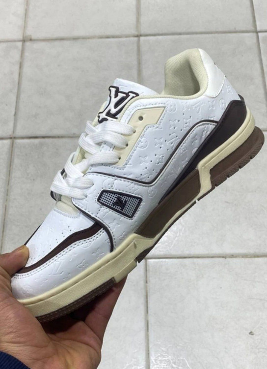 Louis Vuitton Trainer made in Vietnam