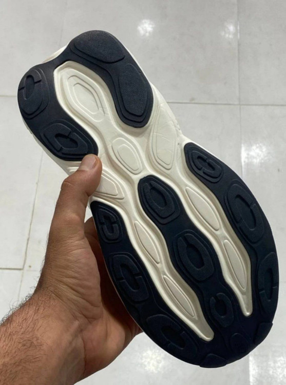 New Balance Fresh Foam X More v5 made in Vietnam