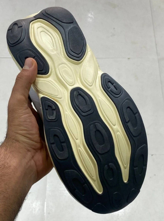 New Balance Fresh Foam X More v5 made in Vietnam