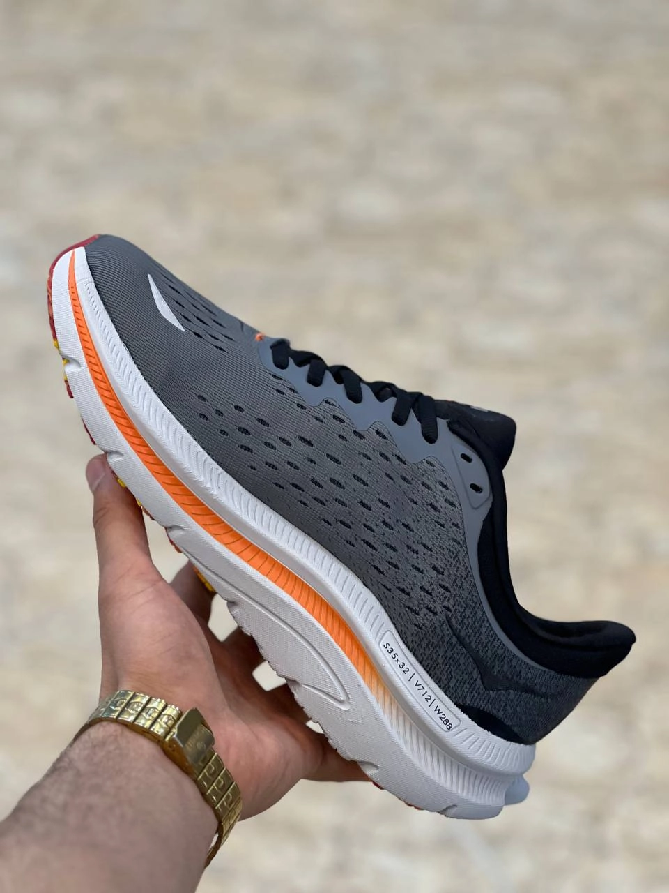 Hoka One One Kawana made in Vietnam