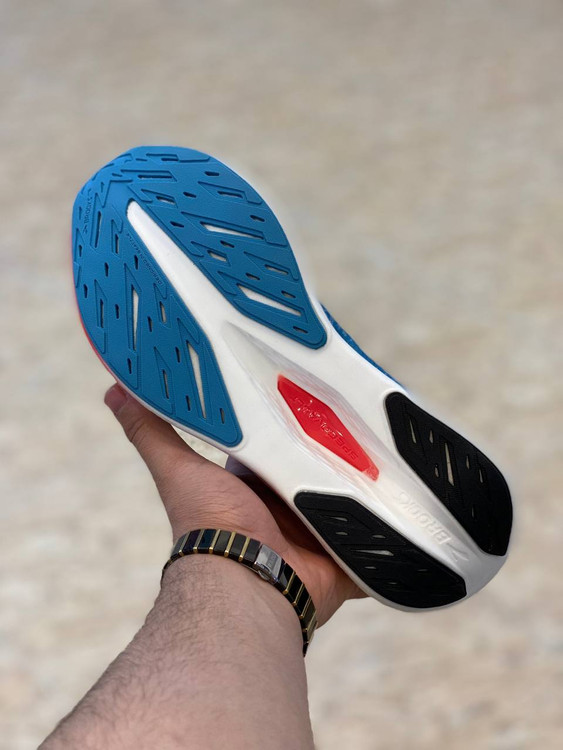 Brooks Hyperion Max 2 made in Vietnam