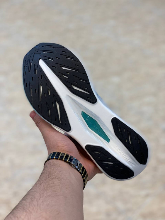 Brooks Hyperion Max 2 made in Vietnam