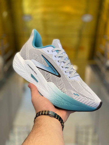 Brooks Hyperion Max 2 made in Vietnam