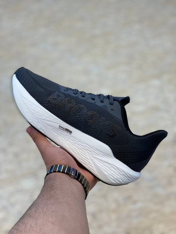 Brooks Hyperion Max 2 made in Vietnam