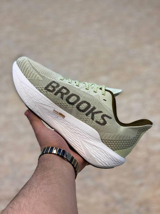 Brooks Hyperion Max 2 made in Vietnam