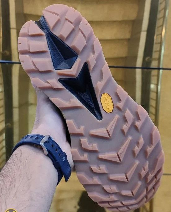 Hoka Skyline-Float X made in Vietnam