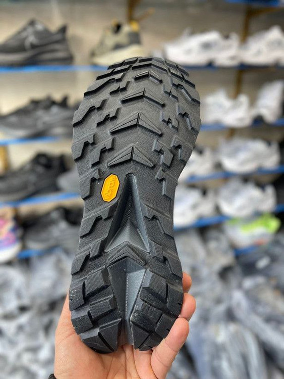 Hoka Skyline-Float X made in Vietnam