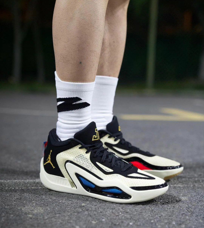 Jordan Tatum 1 made in Vietnam