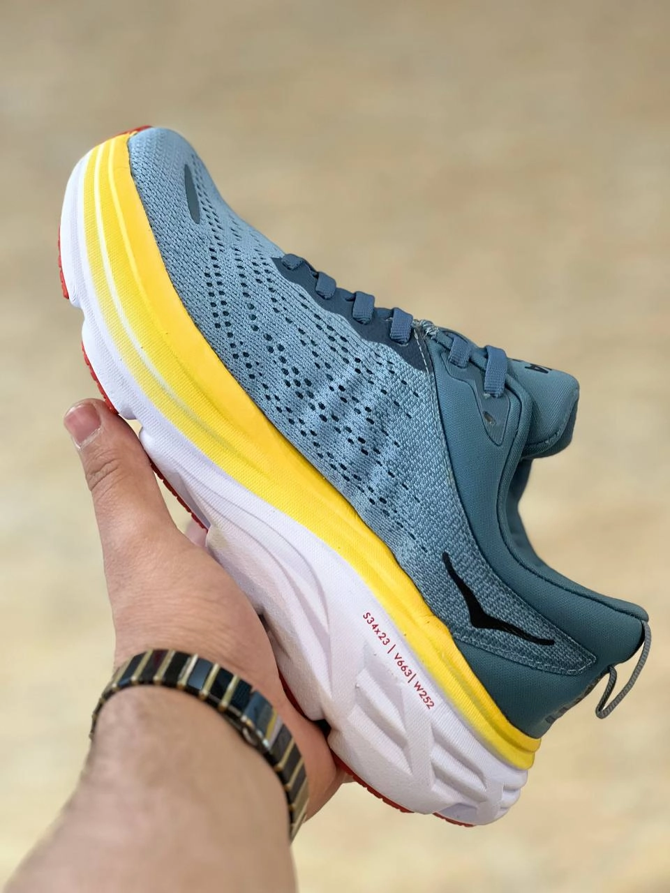 Hoka Bondi 8 made in Vietnam
