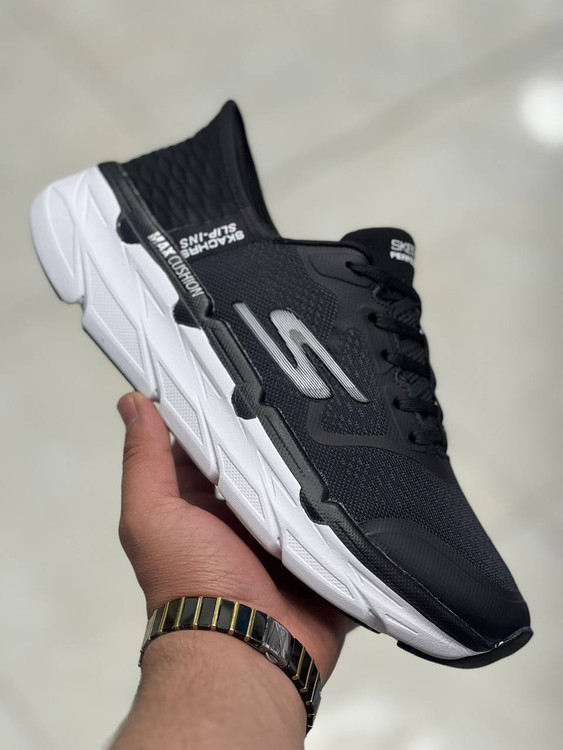 Skechers Max Cushioning made in Vietnam