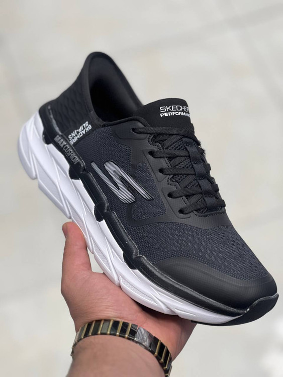 Skechers Max Cushioning made in Vietnam