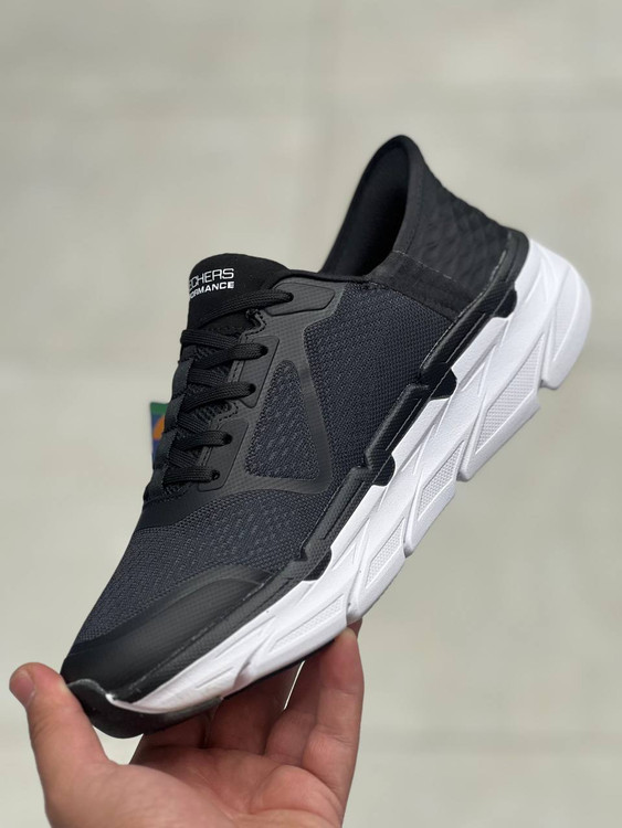 Skechers Max Cushioning made in Vietnam