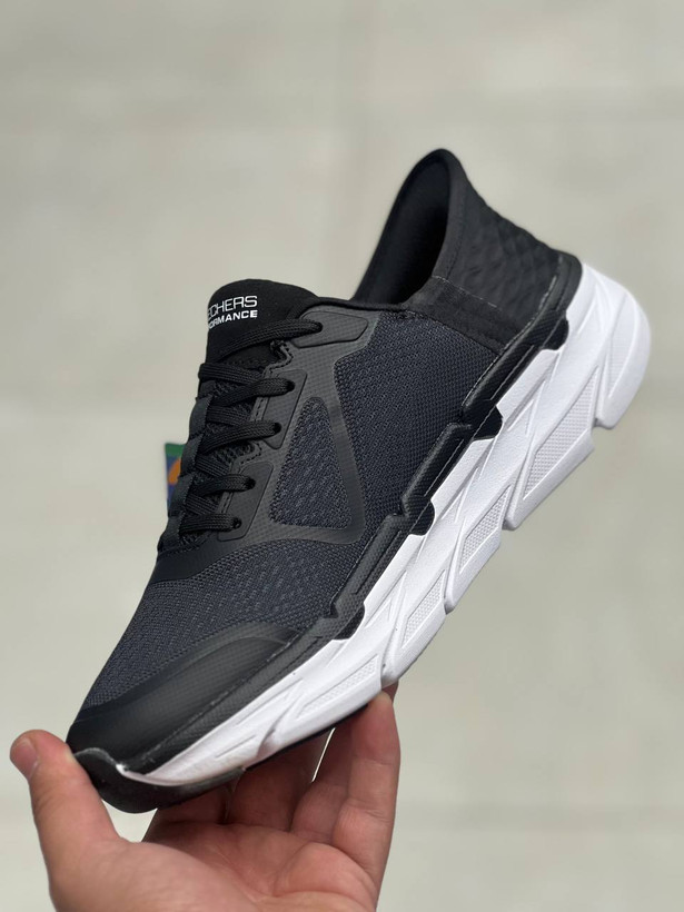 Skechers Max Cushioning made in Vietnam