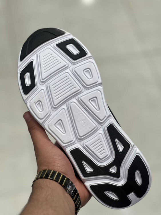 Skechers Max Cushioning made in Vietnam