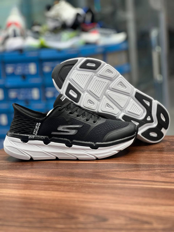 Skechers Max Cushioning made in Vietnam