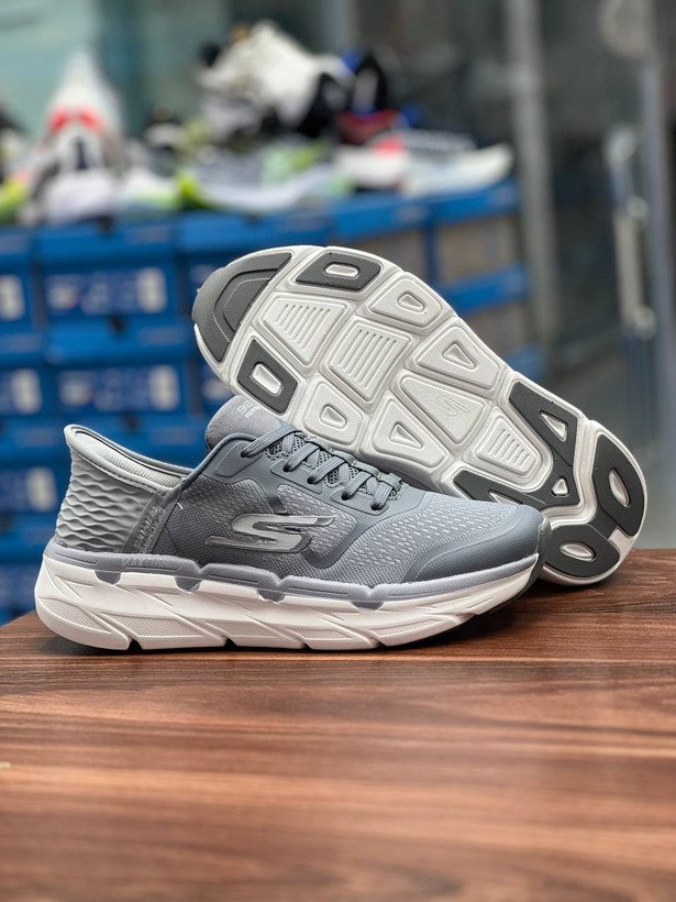 Skechers Max Cushioning made in Vietnam