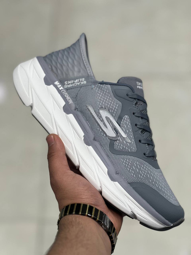 Skechers Max Cushioning made in Vietnam