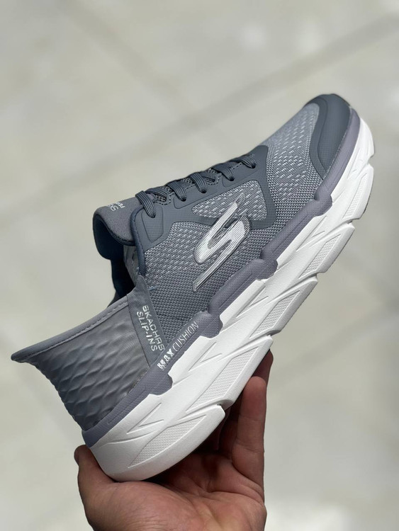 Skechers Max Cushioning made in Vietnam
