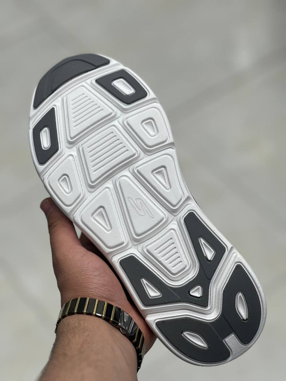 Skechers Max Cushioning made in Vietnam