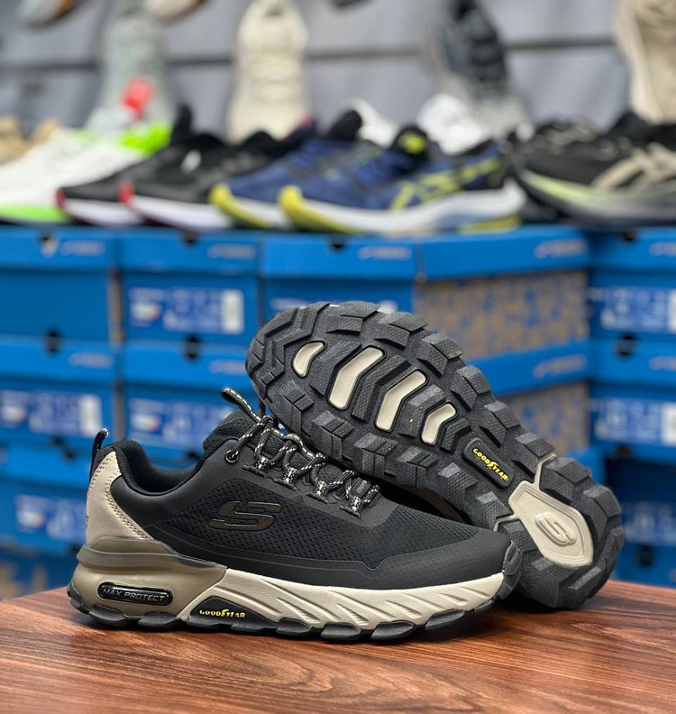 Skechers Max Protect made in Vietnam