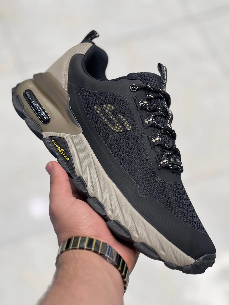 Skechers Max Protect made in Vietnam