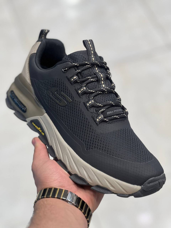 Skechers Max Protect made in Vietnam