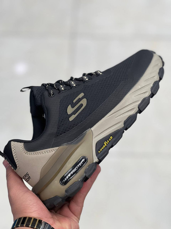 Skechers Max Protect made in Vietnam