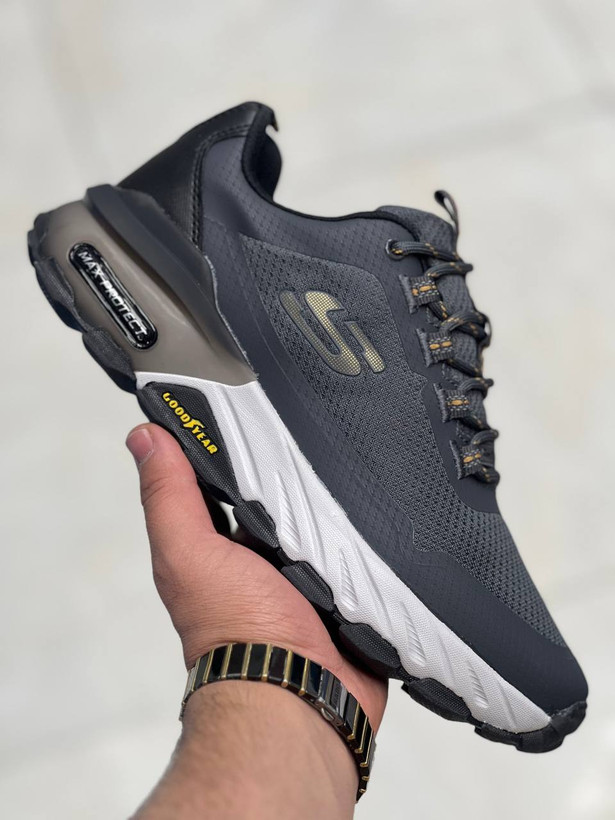 Skechers Max Protect made in Vietnam