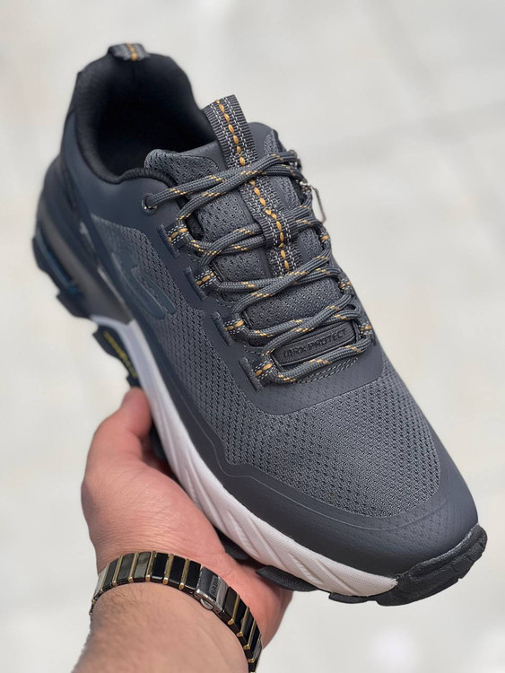 Skechers Max Protect made in Vietnam