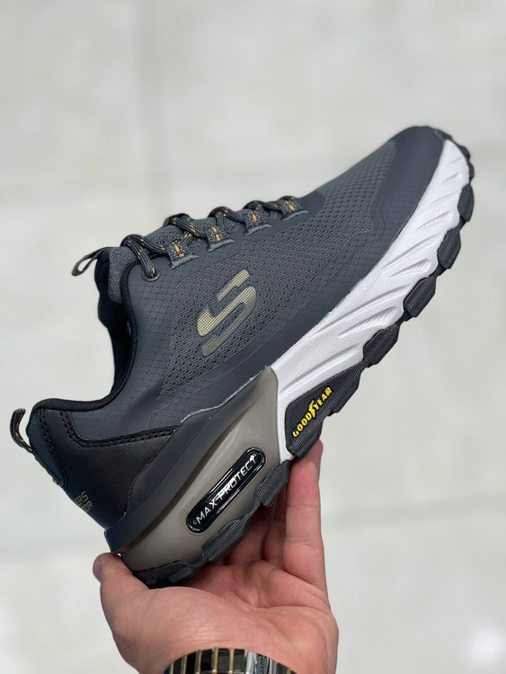 Skechers Max Protect made in Vietnam