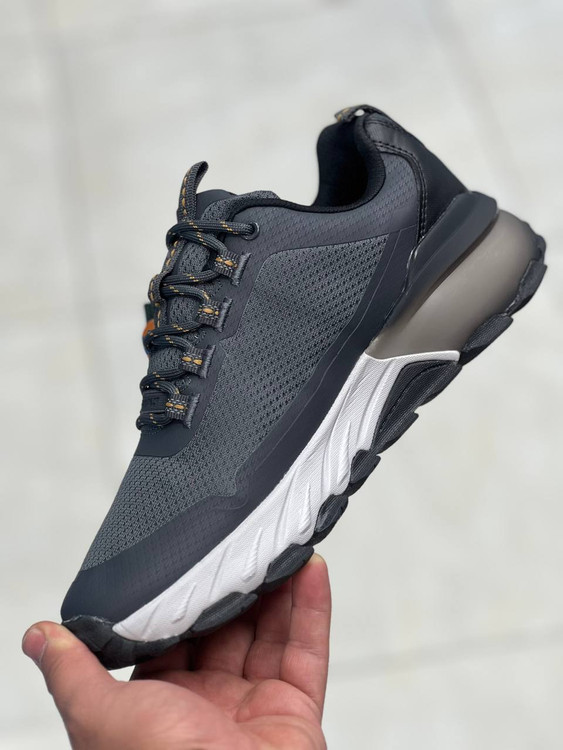 Skechers Max Protect made in Vietnam