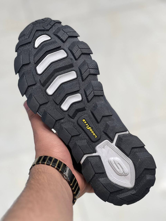 Skechers Max Protect made in Vietnam