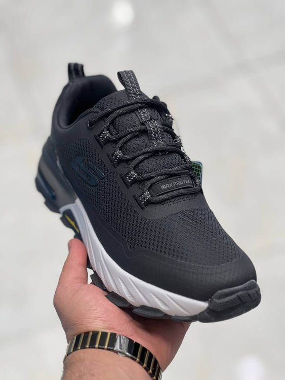 Skechers Max Protect made in Vietnam