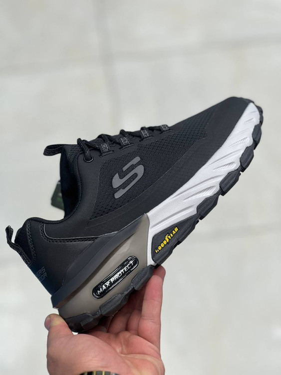 Skechers Max Protect made in Vietnam