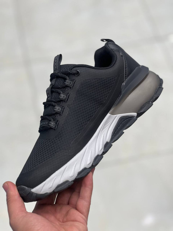 Skechers Max Protect made in Vietnam