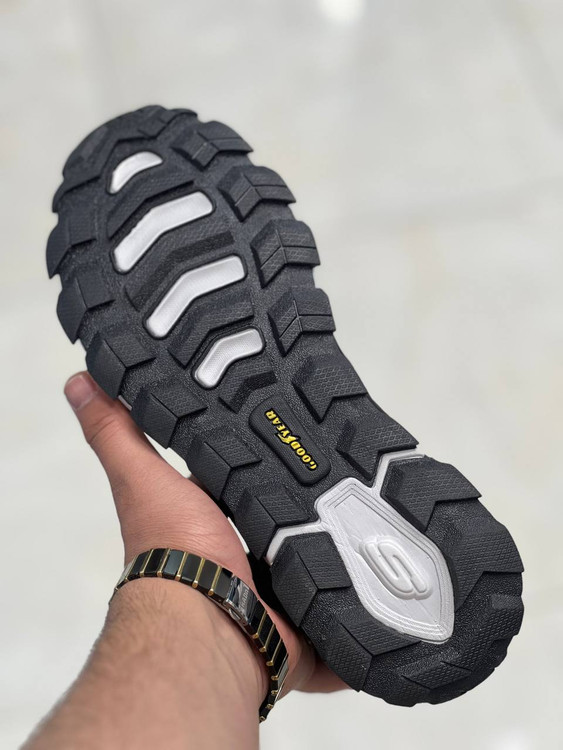 Skechers Max Protect made in Vietnam