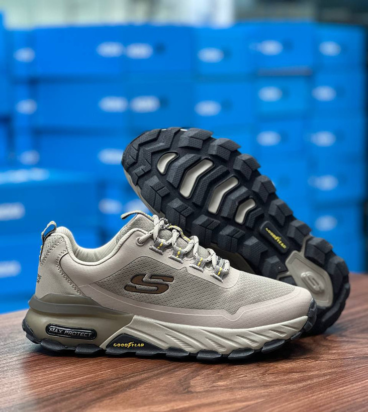 Skechers Max Protect made in Vietnam