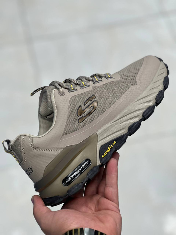 Skechers Max Protect made in Vietnam