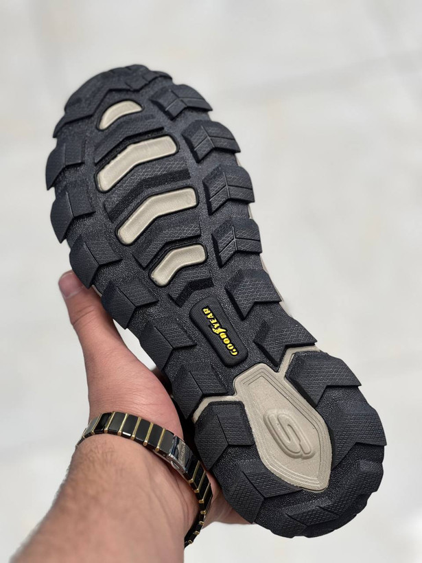 Skechers Max Protect made in Vietnam