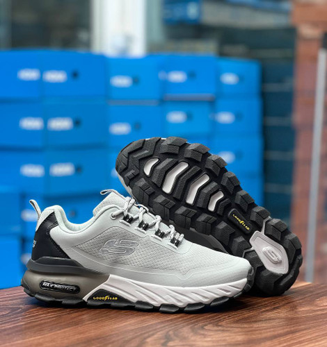 Skechers Max Protect made in Vietnam