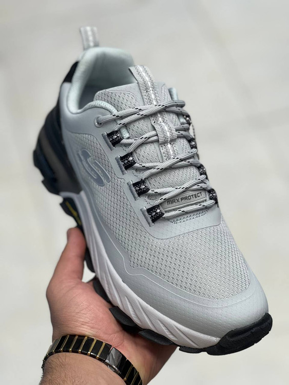 Skechers Max Protect made in Vietnam