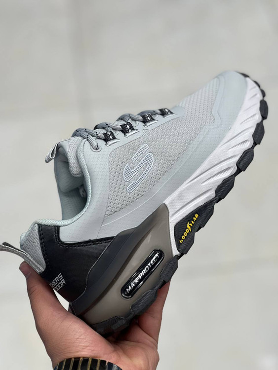 Skechers Max Protect made in Vietnam